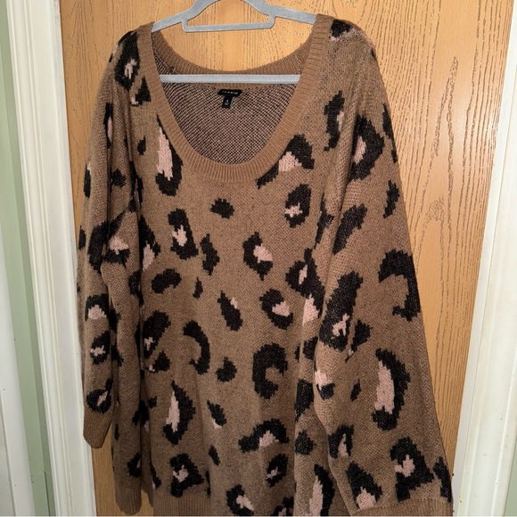 ⬇️Torrid Size 6 Leopard Print Crew Neck Sweater - Picture 5 of 9